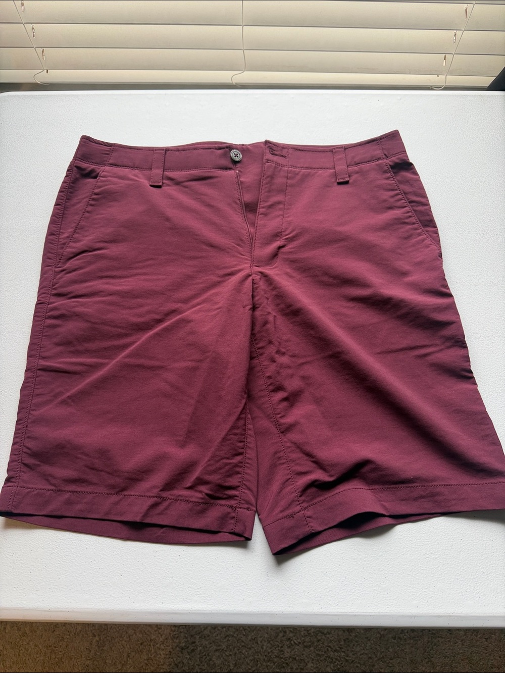Under Armour Maroon and Gray HeatGear Athletic Shorts Golf